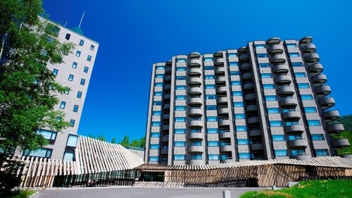 ワンニセコリゾートタワーズ(ONE NISEKO RESORT TOWERS)(北海道虻田郡ニセコ町字ニセコ455-3)