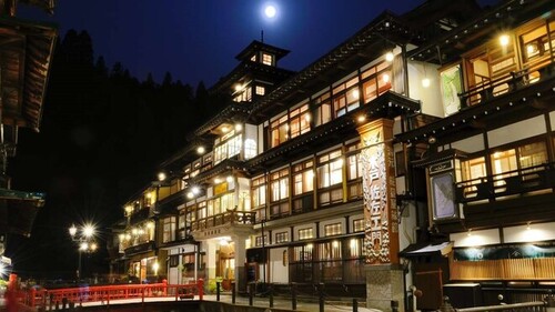 能登屋旅館(山形県尾花沢市大字銀山新畑446)