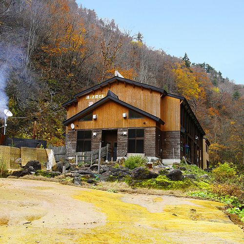 広河原温泉湯ノ沢間欠泉湯の華(山形県西置賜郡飯豊町広河原湯ノ沢448-2)