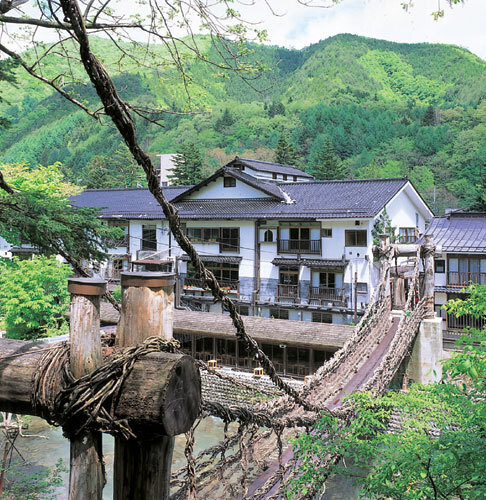 本家伴久平家伝承かずら橋の宿(栃木県日光市湯西川749)