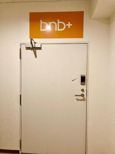 bnb+ 新橋店(東京都港区新橋5-1-53F)