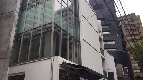 The Micro Museum Hostel Aoyama(東京都港区南青山2-27-6Reve南青山ビル2階)