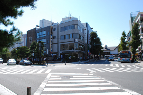 鎌倉駅前ゲストハウス月の宿(神奈川県鎌倉市小町1-4-4清和ビル4Fエレベーター無し)