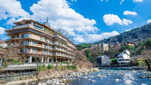 ホテル河鹿荘(神奈川県足柄下郡箱根町湯本688)