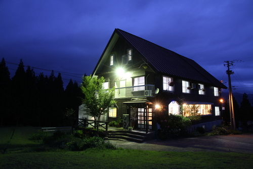 飯士山荘(新潟県南魚沼市舞子2056)