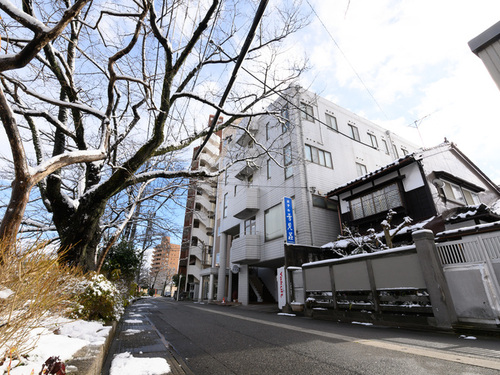 雪見荘(富山県富山市石倉町1-4)