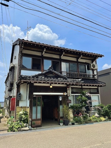 かしや旅館(富山県南砺市井波2050)