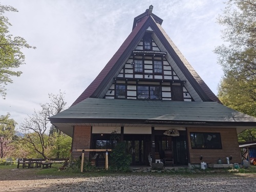 合掌ゲストハウスかずら(富山県南砺市立野原東1768-5)