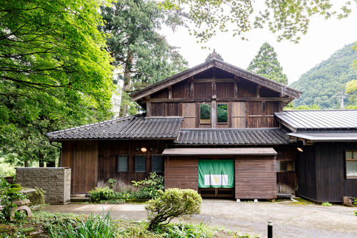 伝泊小松(石川県小松市大杉町寅110)