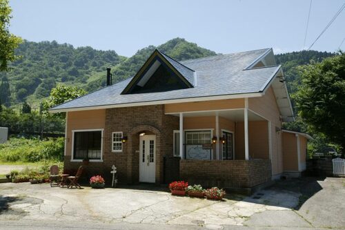 GUESTHOUSE CAFE&BAR UNILA(石川県白山市尾添ヌ176-1)