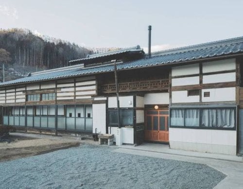 旅と裸足(山梨県北杜市高根町長沢504)