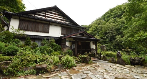 嵯峨塩鉱泉嵯峨塩館(山梨県甲州市塩山牛奥5532)