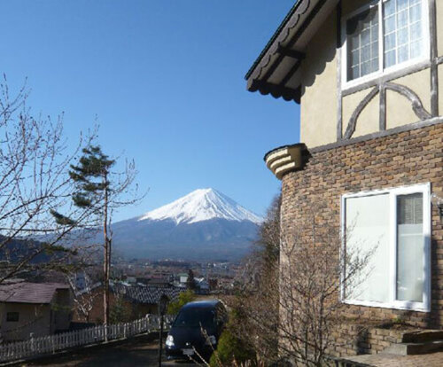 富士山と河口湖を望む高台の宿クレッシェンド(山梨県南都留郡富士河口湖町河口2115)