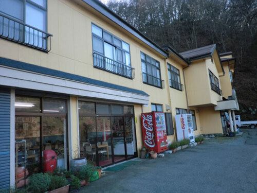 松屋(山梨県南都留郡富士河口湖町西湖2226)