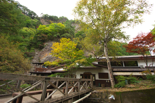 信州角間温泉岩屋館(長野県上田市真田町長2868)