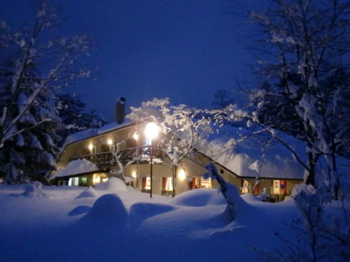 山麓館(長野県北安曇郡白馬村大字神城飯森27721-680)