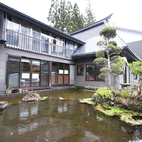 苗場荘(長野県下水内郡栄村大字堺小赤沢18165)