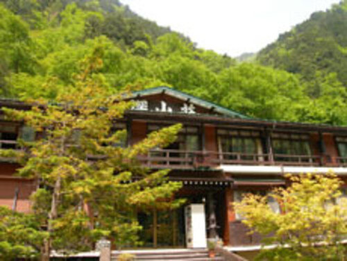 深山荘(岐阜県高山市奥飛騨温泉郷神坂720-1)