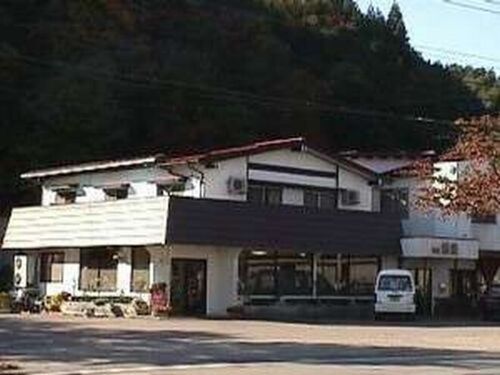 民宿憩荘(岐阜県郡上市白鳥町向小駄良1064-1)