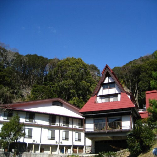 伊豆熱川温泉ゆらく亭(静岡県賀茂郡東伊豆町奈良本1220-86リゾートパーク伊豆あたがわ別荘地内)