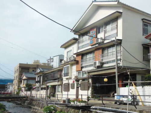 雲見温泉網元又五郎(静岡県賀茂郡松崎町雲見467)