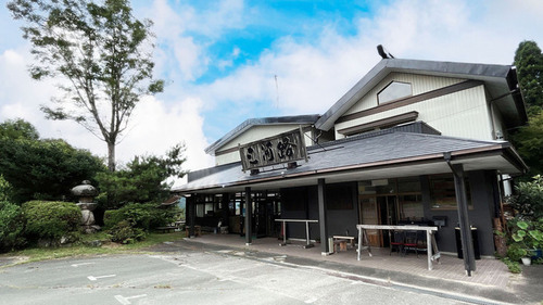 湖畔の料理旅館三河路(愛知県豊田市羽布町鬼ノ平1-300)