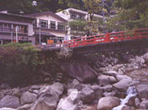 湯の山温泉渓流の宿観光旅館蔵之助(三重県三重郡菰野町湯の山温泉8625)