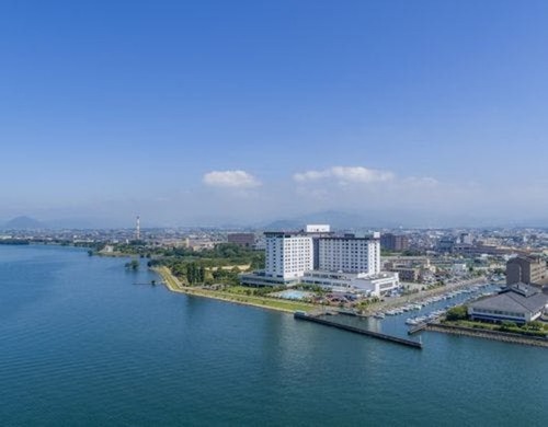 グランドメルキュール琵琶湖リゾート&スパ(滋賀県長浜市大島町38)