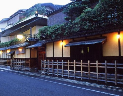 柊家旅館(京都府京都市中京区麩屋町通姉小路上る中白山町277)