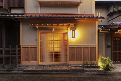 旅館元奈古(京都府京都市東山区高台寺ねねの道鷲尾町511)