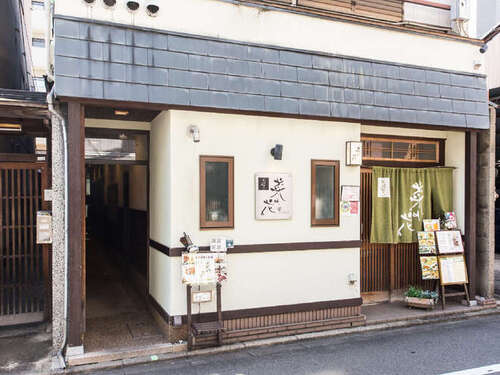 女性専用ゲストハウス菜の花(京都府京都市中京区御幸町通六角下ル伊勢屋町338)