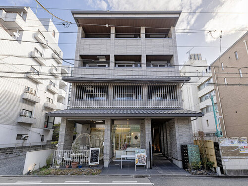 京ホテル喜招邸御所南(京都府京都市中京区東洞院通二条下る瓦之町384,382-1)