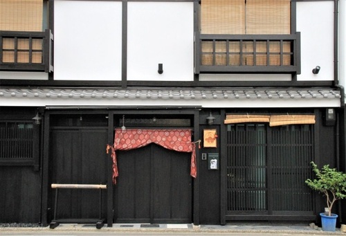 京町家椿庵京都(京都府京都市中京区西ノ京御輿岡町28)