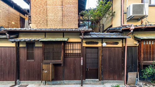 京町家小松(京都府京都市東山区大和大路通四条下る四町目小松町572-20)