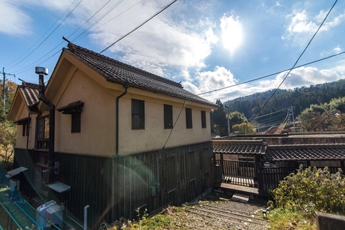 ゲストハウス ELEVEN VILLAGE 吹屋(岡山県高梁市成羽町吹屋838-2)