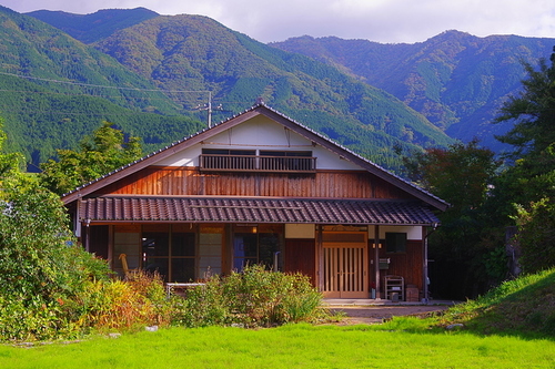 FARM RESORT あわのわ 一棟貸しの宿 福屋(岡山県美作市後山1431-1)