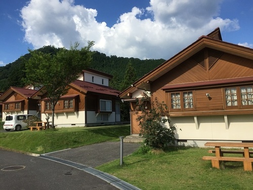 那岐山麓山の駅コテージ(岡山県勝田郡奈義町高円591-1)