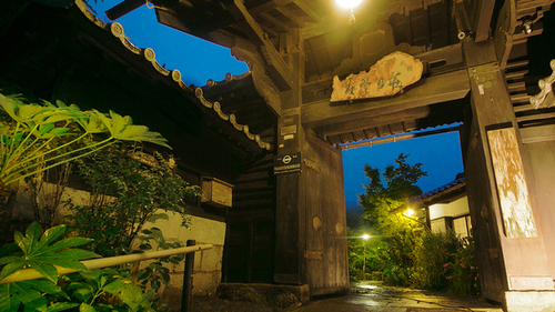 山里湖畔の秘湯旅館みどり荘(鹿児島県日置市吹上町湯之浦910)