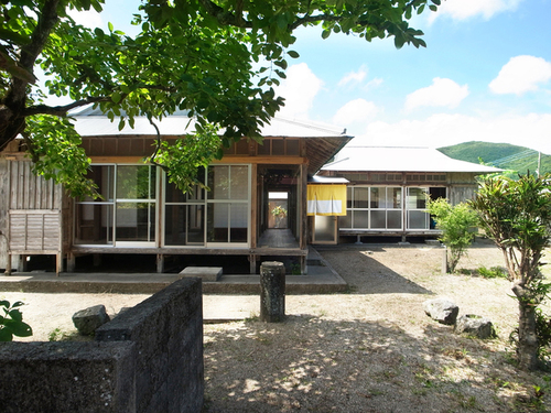 伝泊リリーの家<加計呂麻島>(鹿児島県大島郡瀬戸内町諸鈍金久原394)