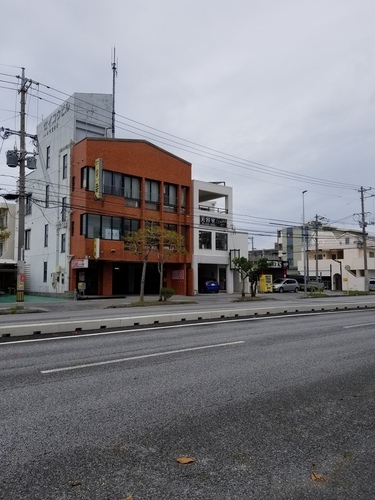 青い山脈(沖縄県沖縄市泡瀬4-11-6 砂川ビル3F)