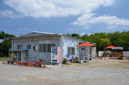 ゲストハウスいーさー(沖縄県国頭郡本部町字備瀬2045)