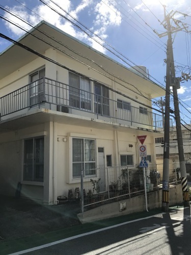 GONE house(沖縄県中頭郡北谷町桑江589-16)